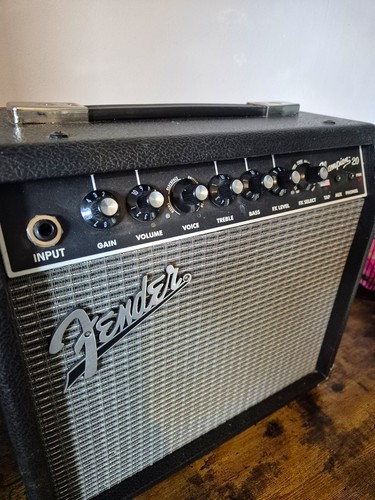 Fender champion 20w - 20, solid